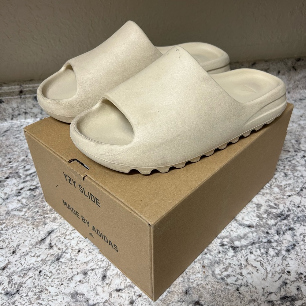 USED Yeezy Slide - Color Bone - Size 10 Men’s